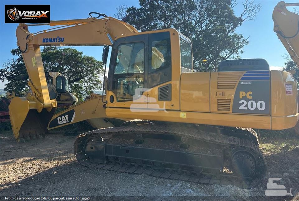 Escavadeira Komatsu PC200 2012