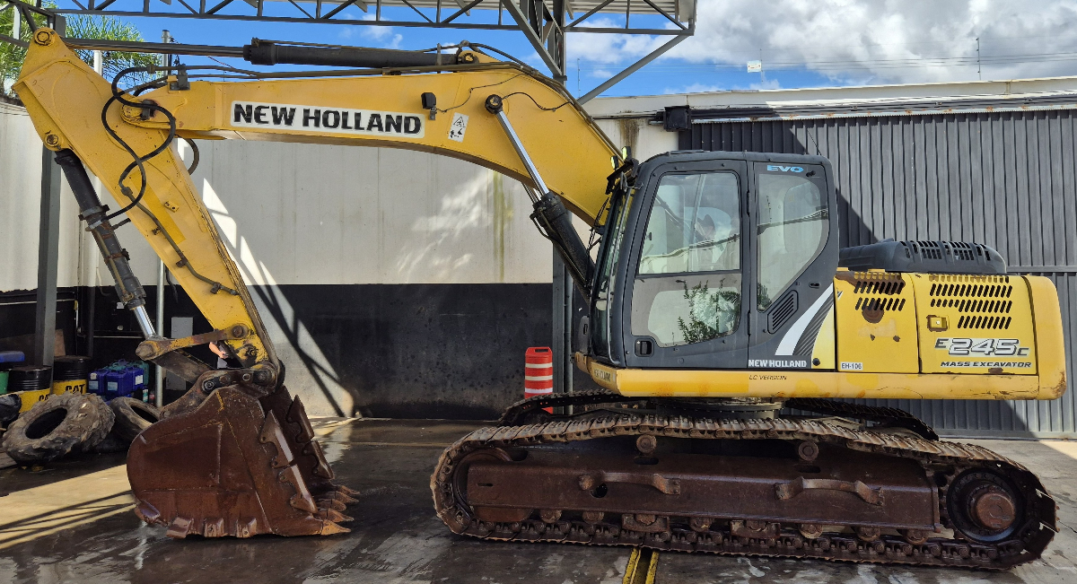 Escavadeira New Holland E245 C 2016