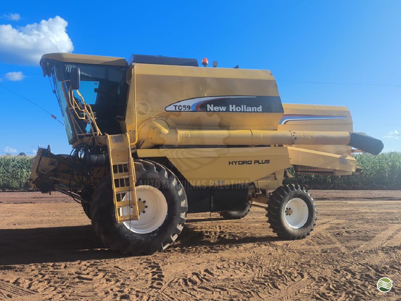 Colheitadeira New Holland TC 59 2004