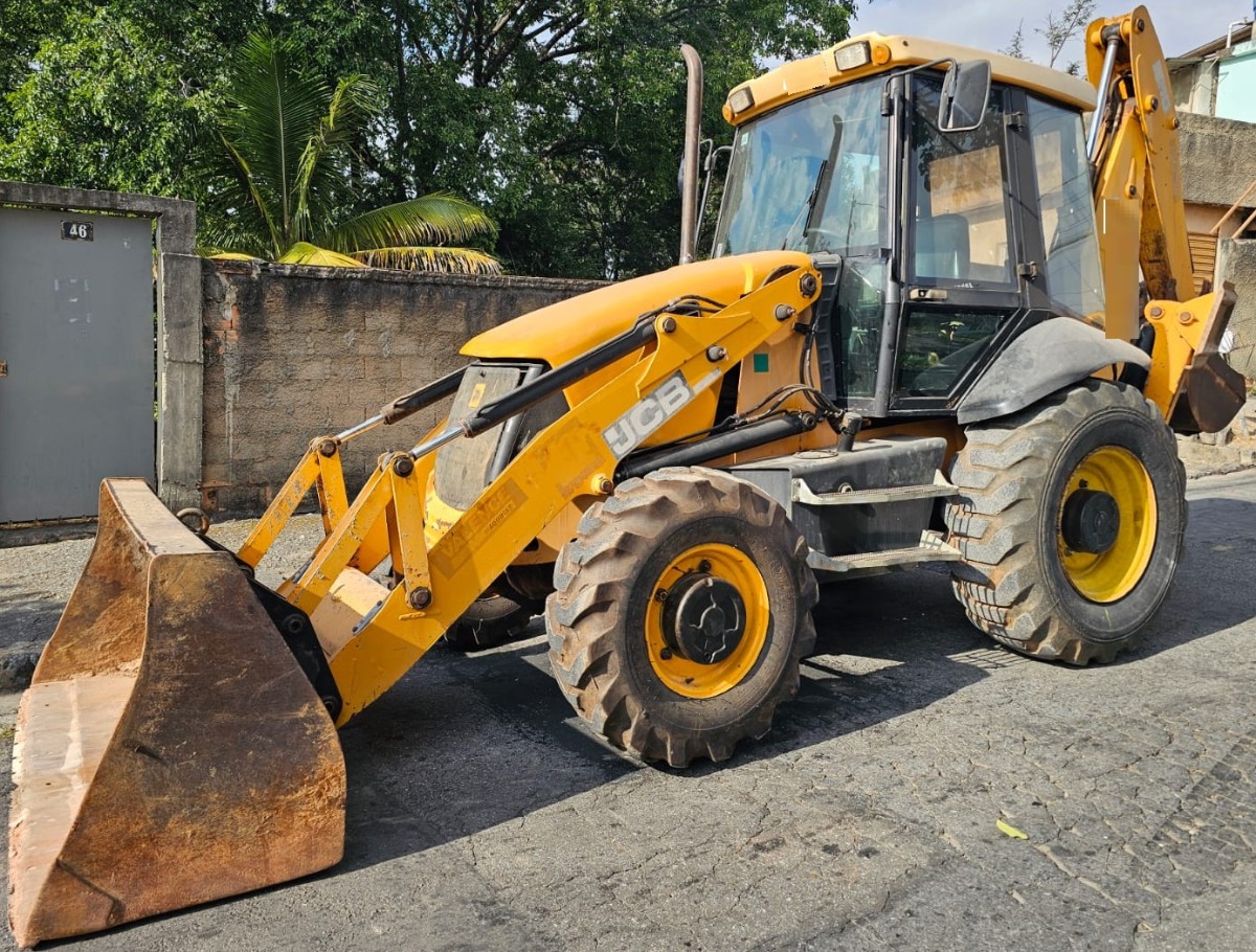 Retroescavadeira JCB 3C 2013