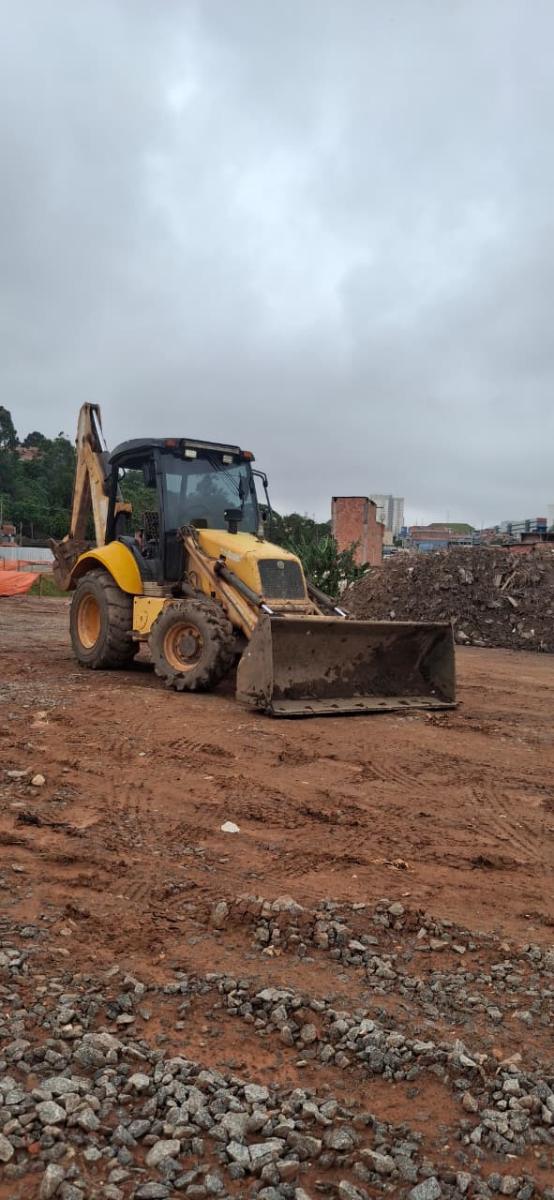 Retroescavadeira New Holland LB90 4x4 2010