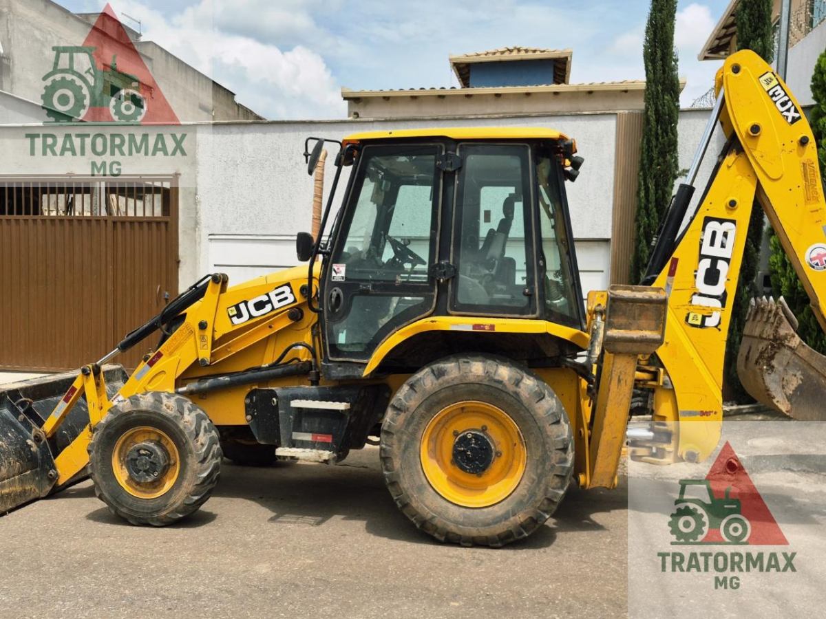 Retroescavadeira JCB 3CX 4X4 2022