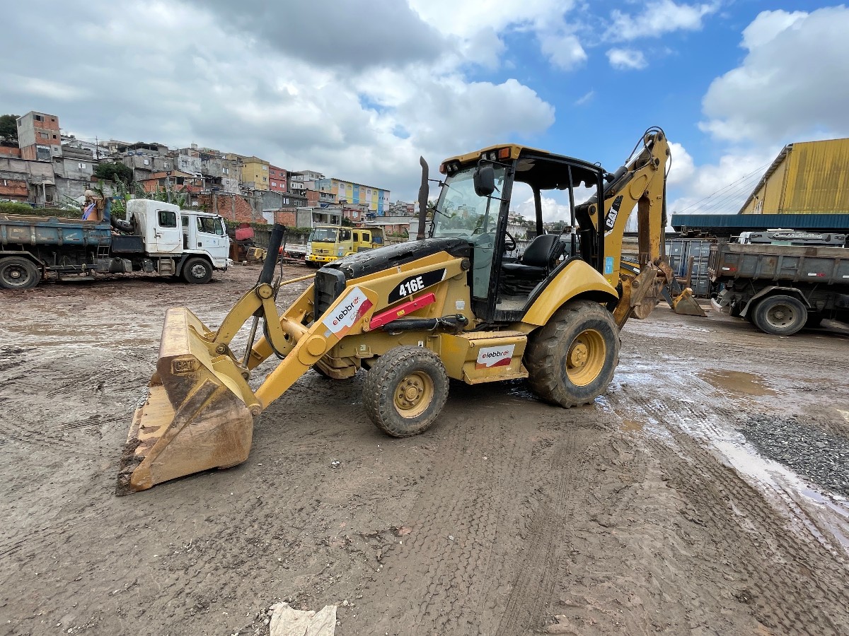 Retroescavadeira Caterpillar 416E 4X2 2012
