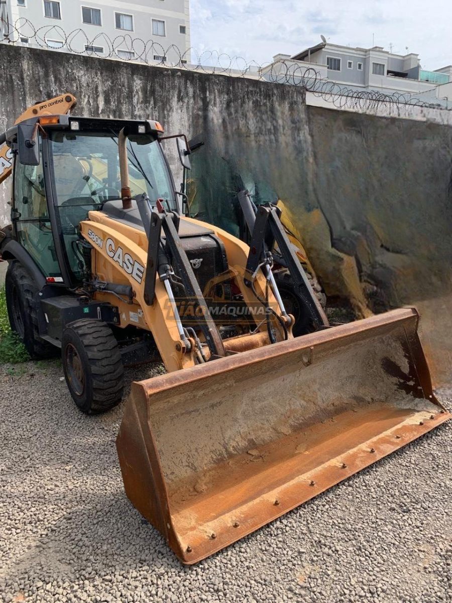Retroescavadeira Case 580N 2021