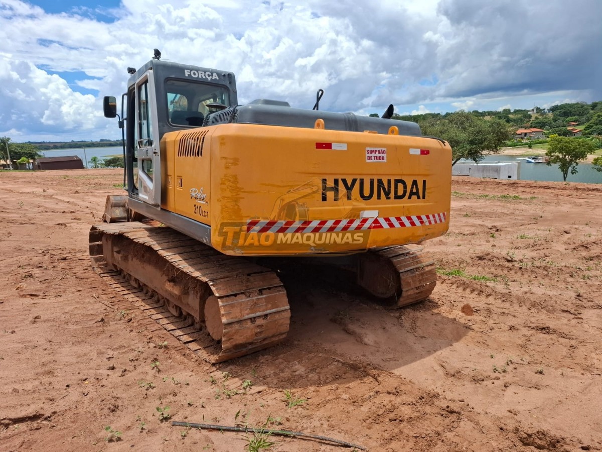 Escavadeira Hyundai R210LC-7 2011