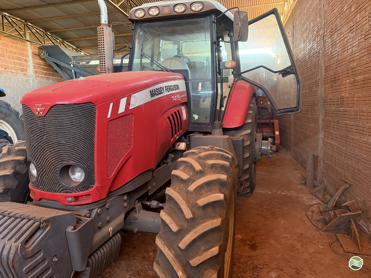 Trator agrícola Massey Ferguson MF 7415 2016