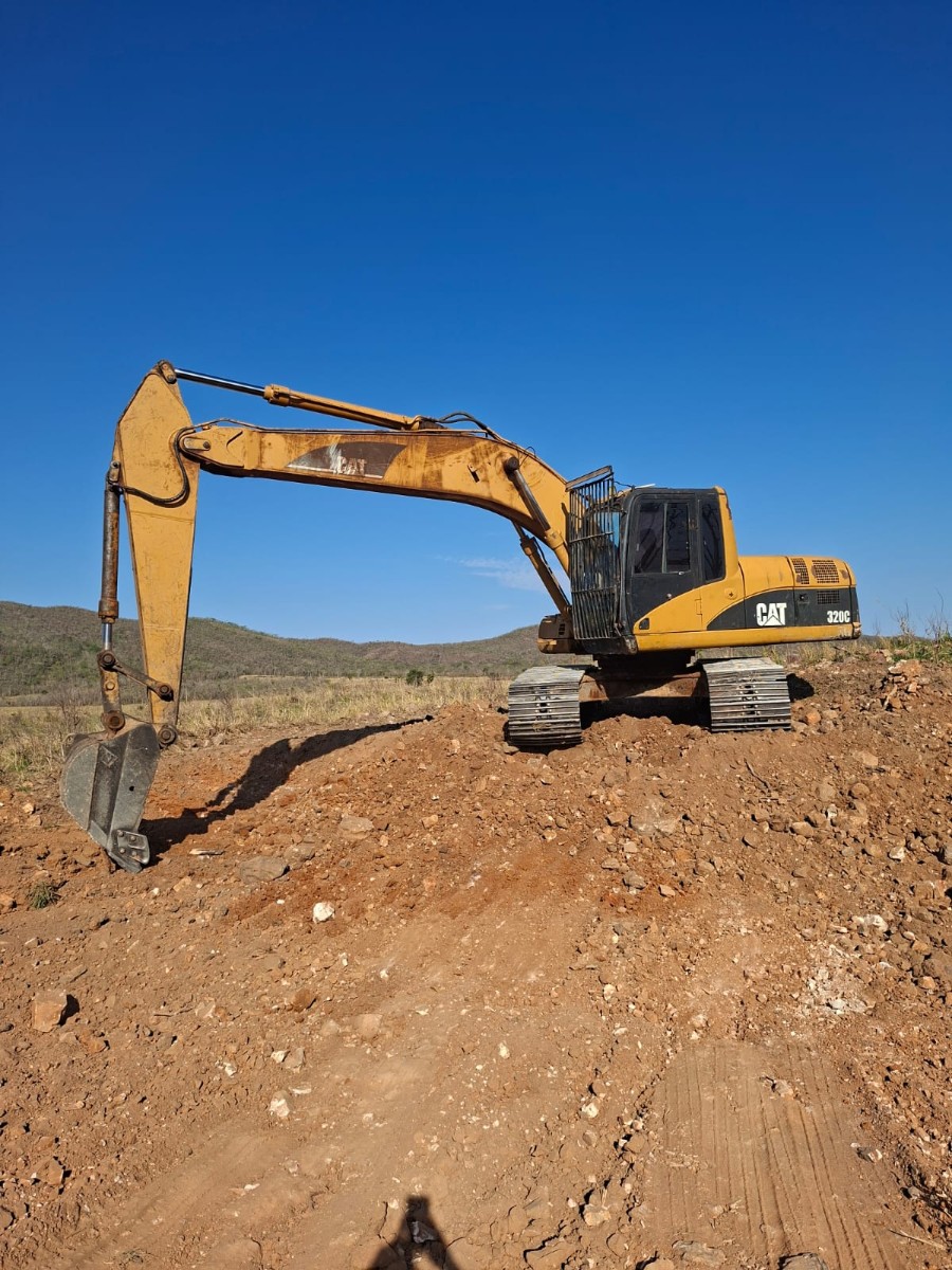 Escavadeira Caterpillar 320C 2000