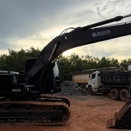 Escavadeira XCMG XE210 2014
