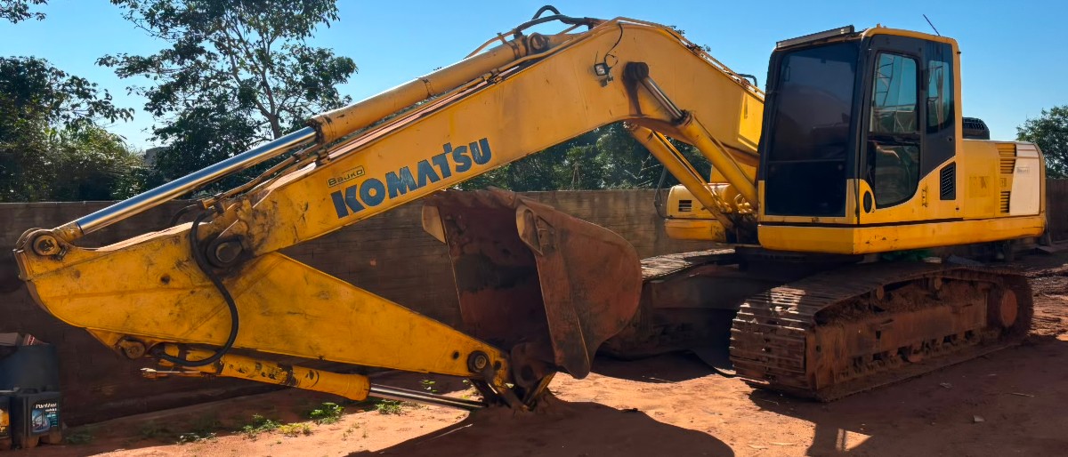 Escavadeira Komatsu PC200 2014