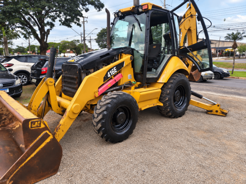 Retroescavadeira Caterpillar 416E 2014
