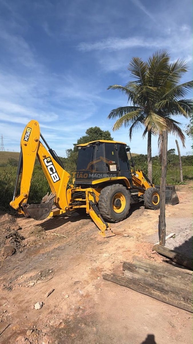 Retroescavadeira JCB 3CX 2019