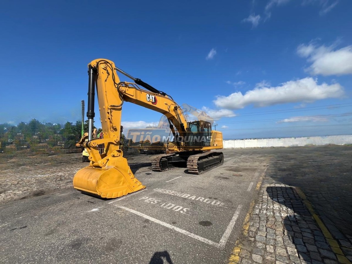 Escavadeira Caterpillar 336 2022
