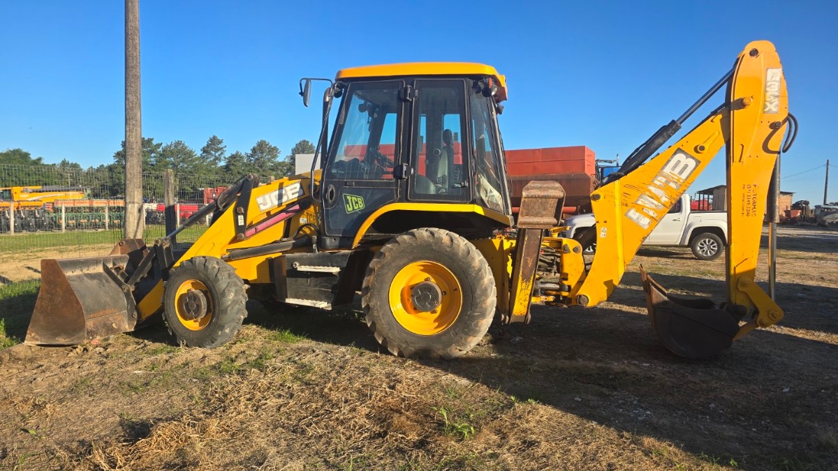 Retroescavadeira JCB 3CX 2016