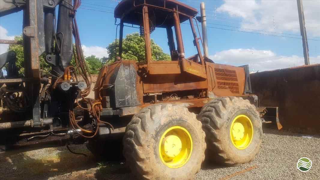 Trator de esteira John Deere 700J 2000