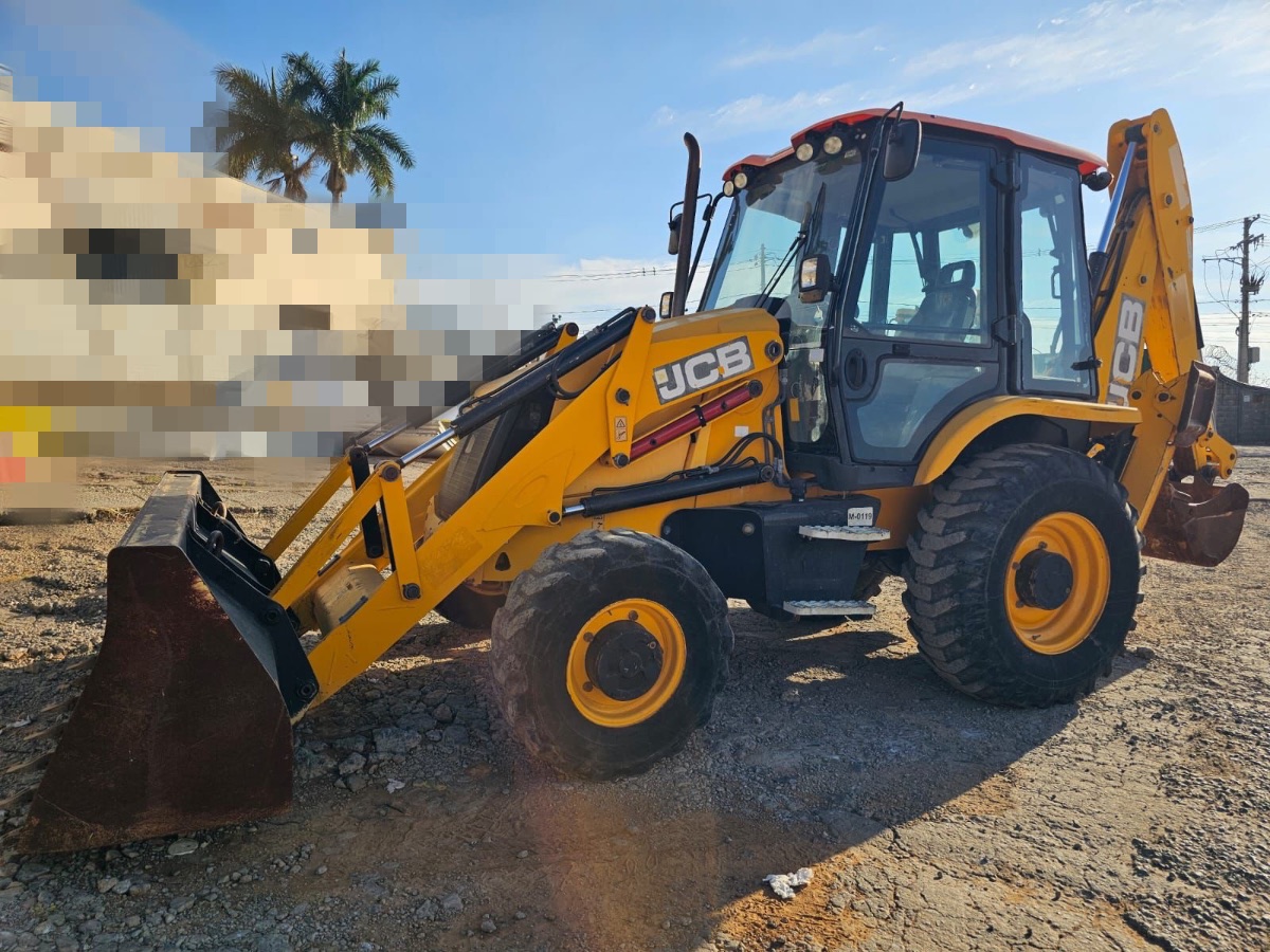 Retroescavadeira JCB 3CX 2020