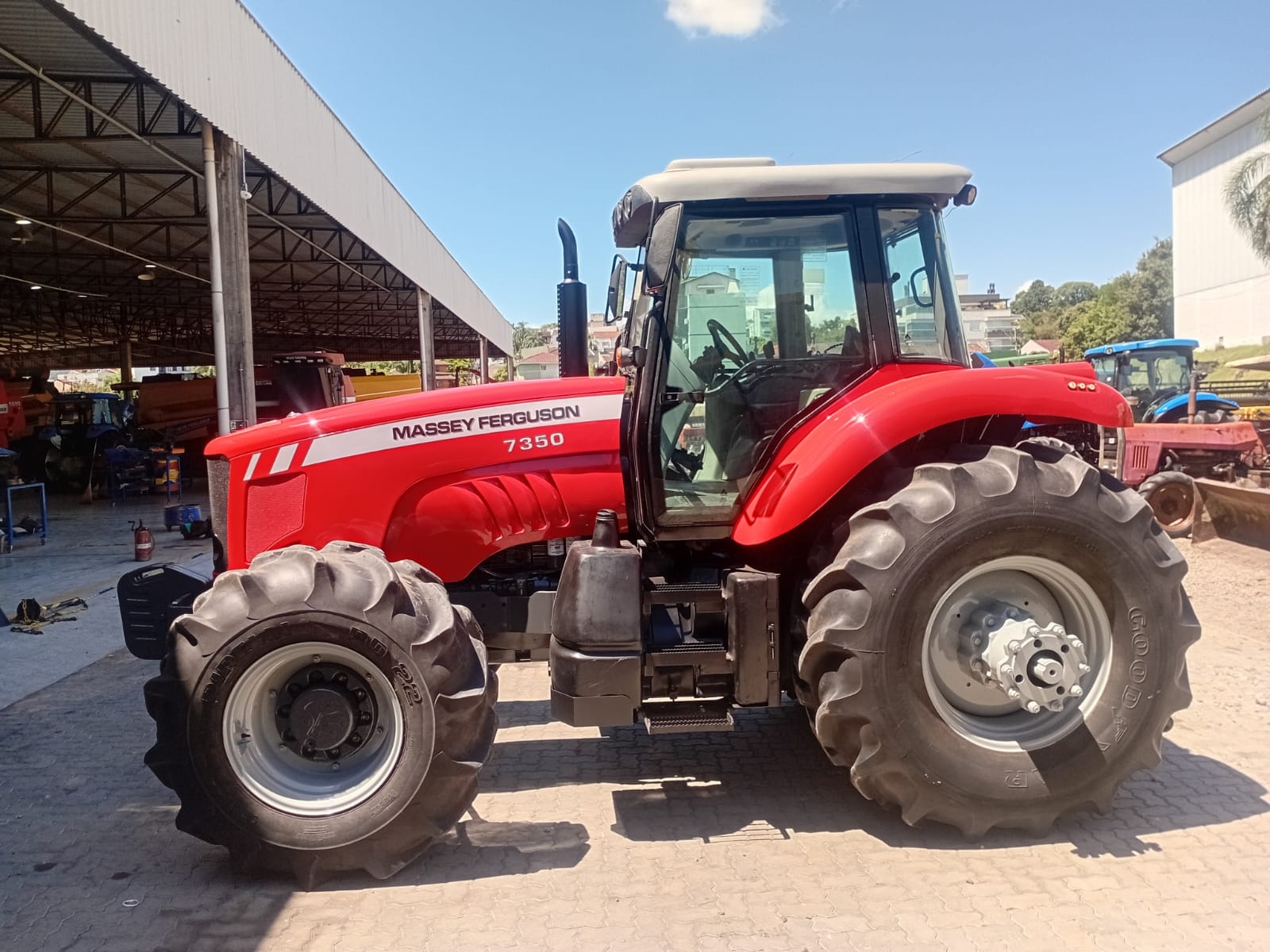 Trator agrícola Massey Ferguson 7350 2011