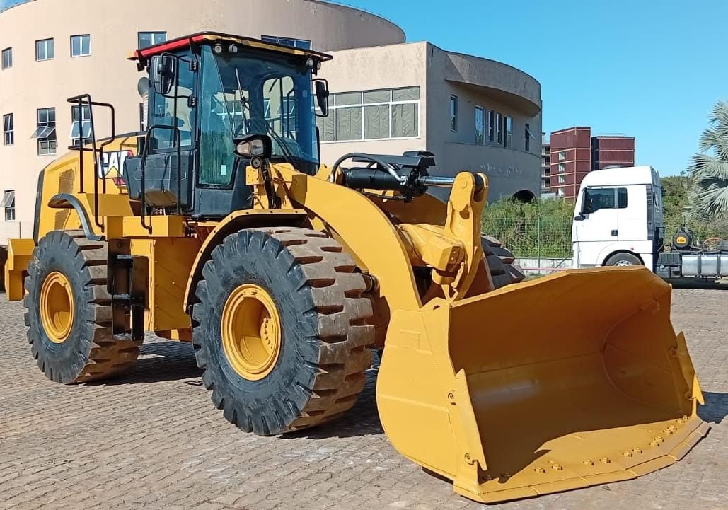 Pá Carregadeira Caterpillar 950L 2023