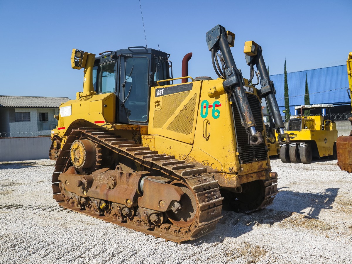 Trator de esteira Caterpillar D8T 2011