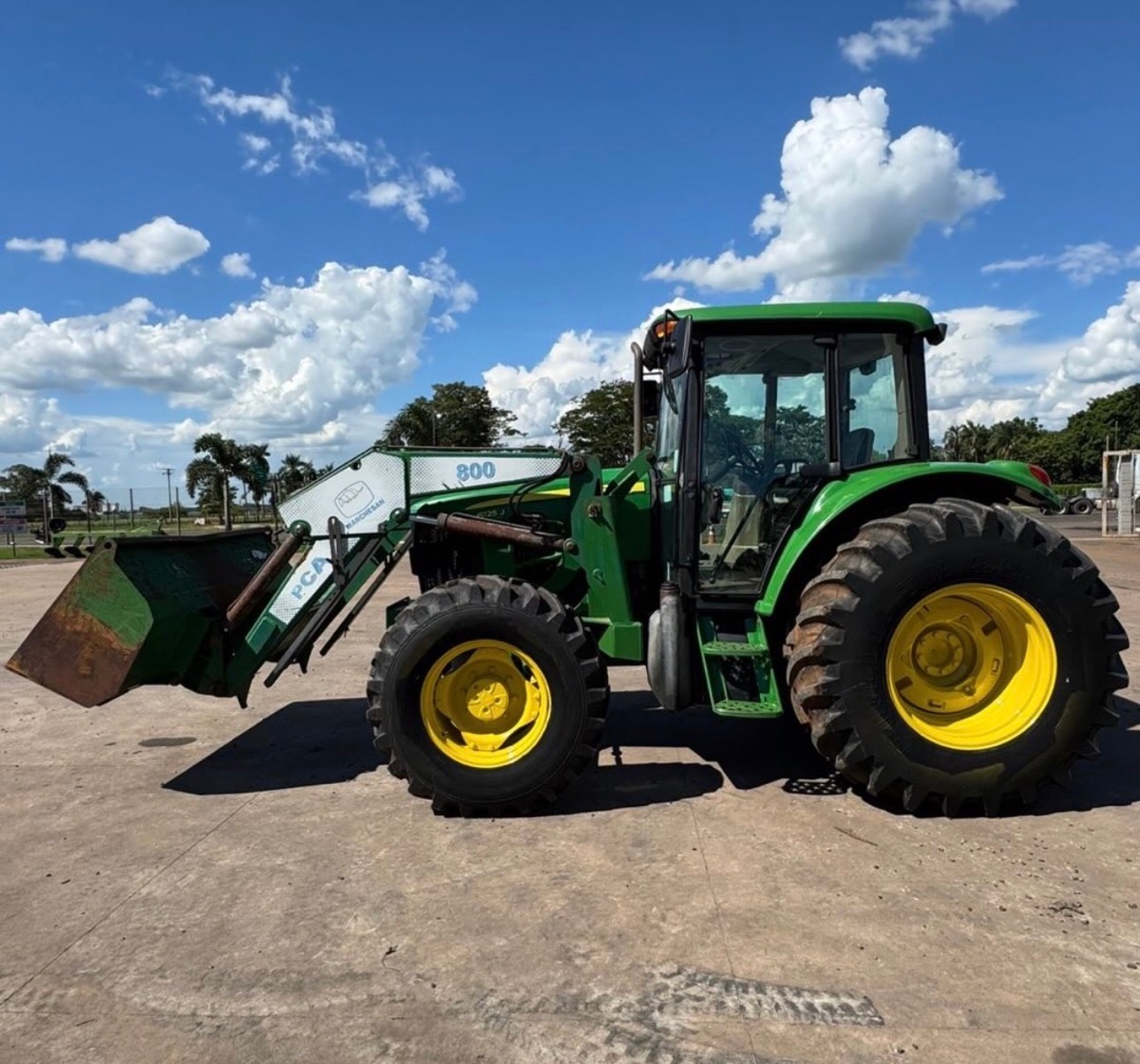 Tratores Agrícolas John Deere 6125J 2016