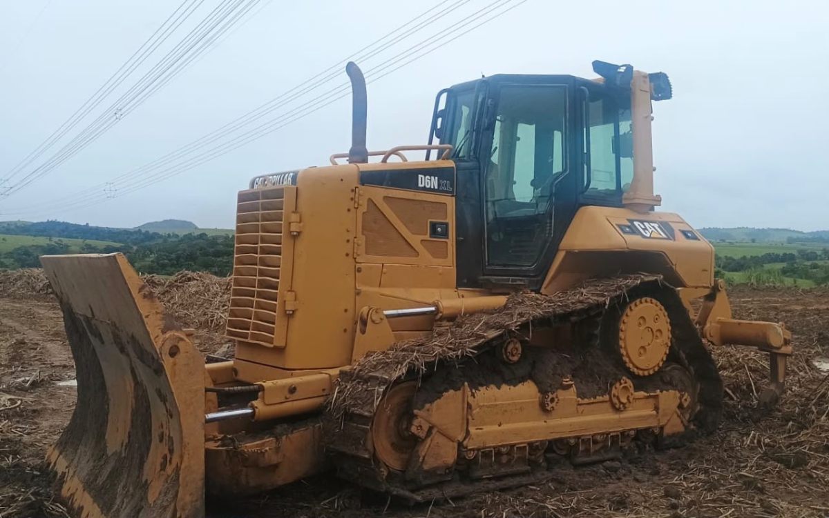 Trator de esteira Caterpillar D6NXL 2011