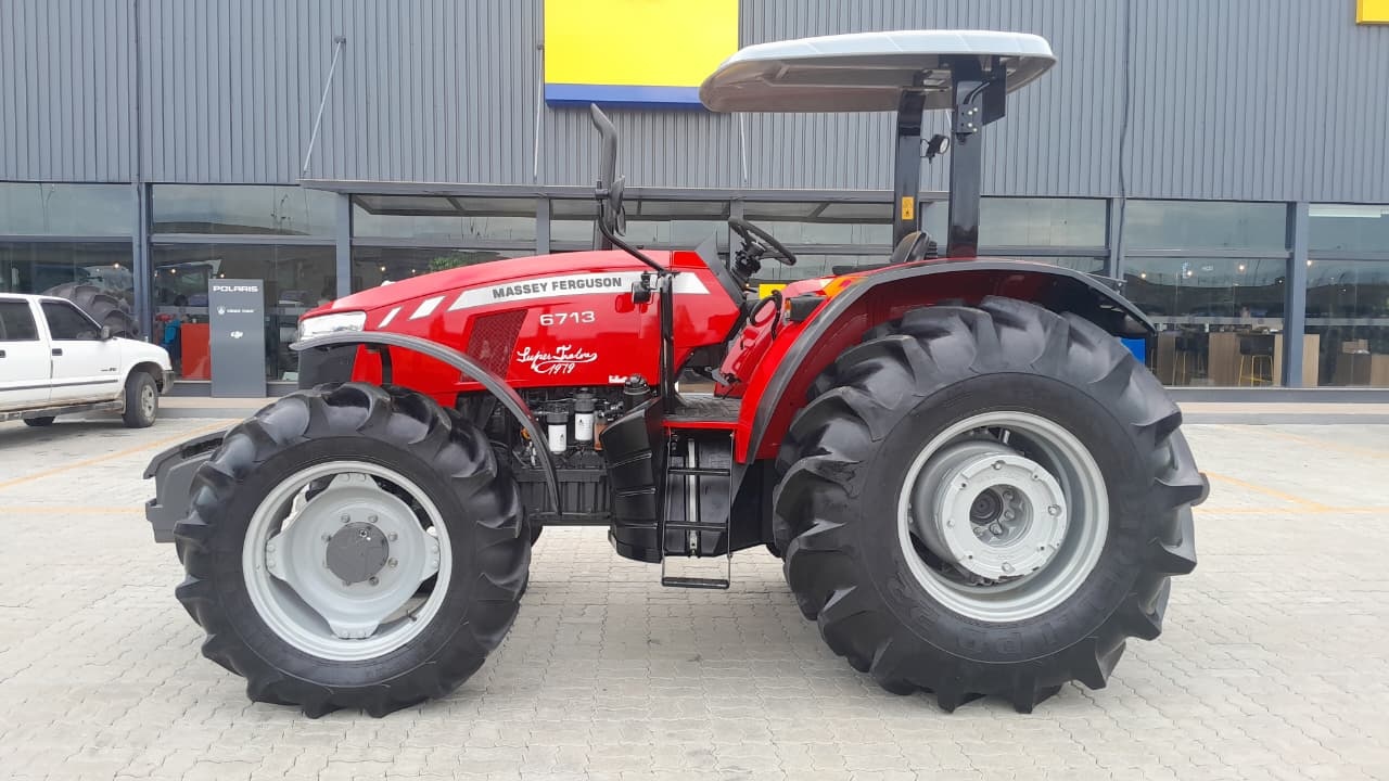 Trator agrícola Massey Ferguson MF 6713 2018