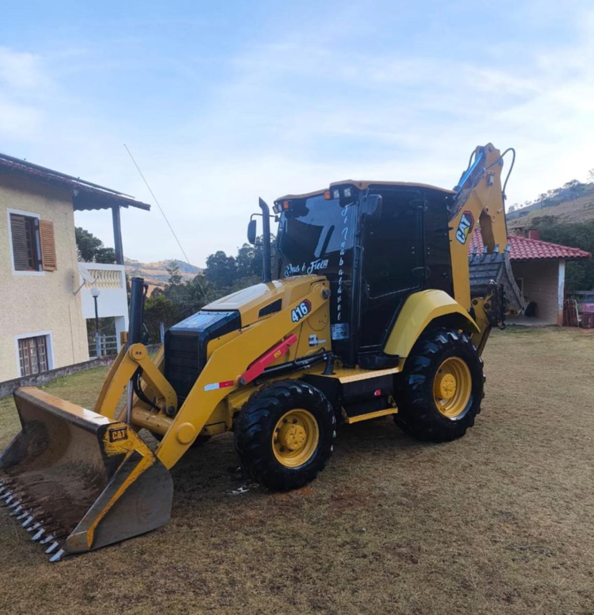 Retroescavadeira Caterpillar 416 2023