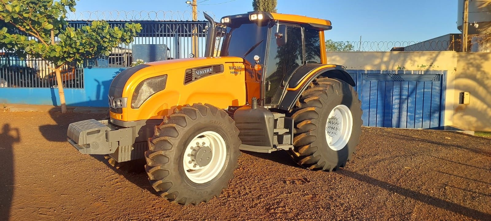 Tratores Agrícolas Valtra BH210i 2016