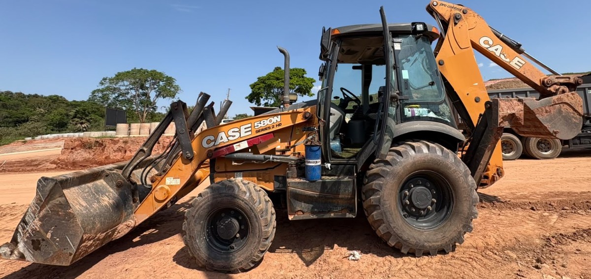Retroescavadeira Case 580N 2023