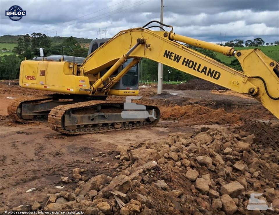 Escavadeira New Holland E215 B 2010