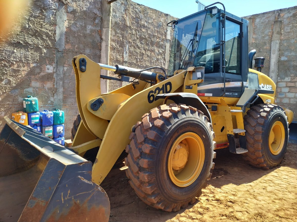 Pá Carregadeira Case 621D 2015