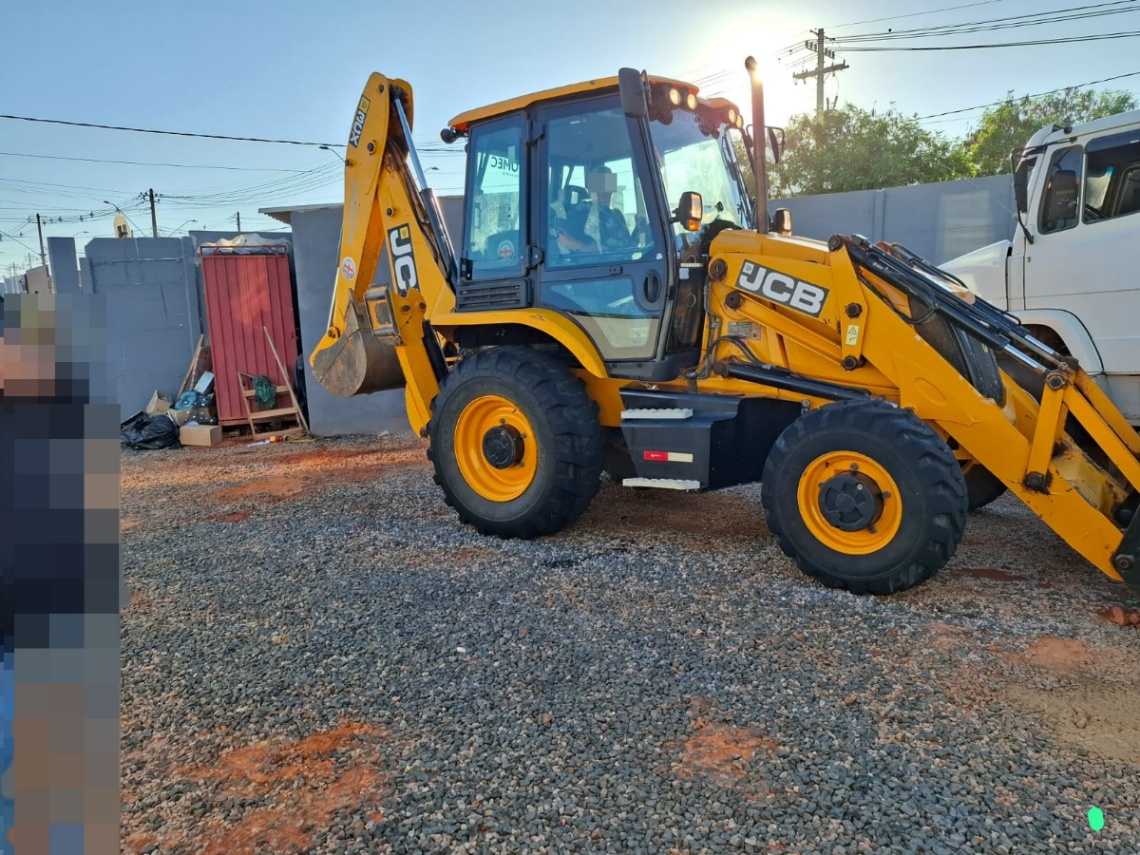 Retroescavadeira JCB 3CX 2024