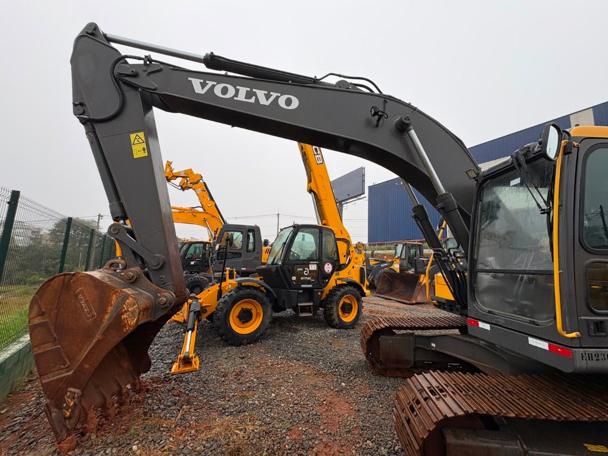 Escavadeira Volvo EC200D 2023
