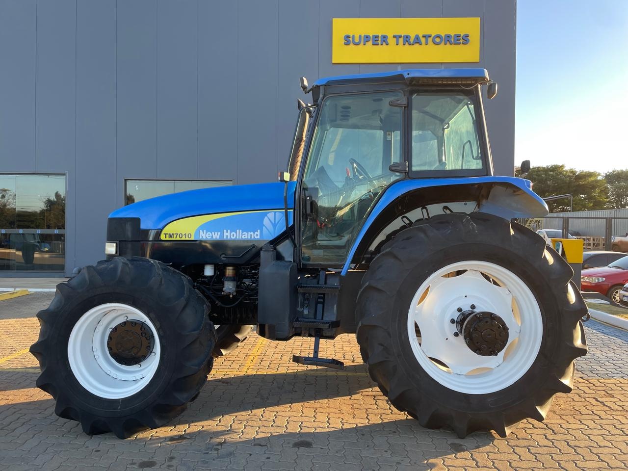 Trator agrícola New Holland TM7010 2013