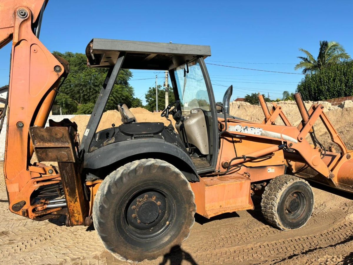 Retroescavadeira Case 580M 2011