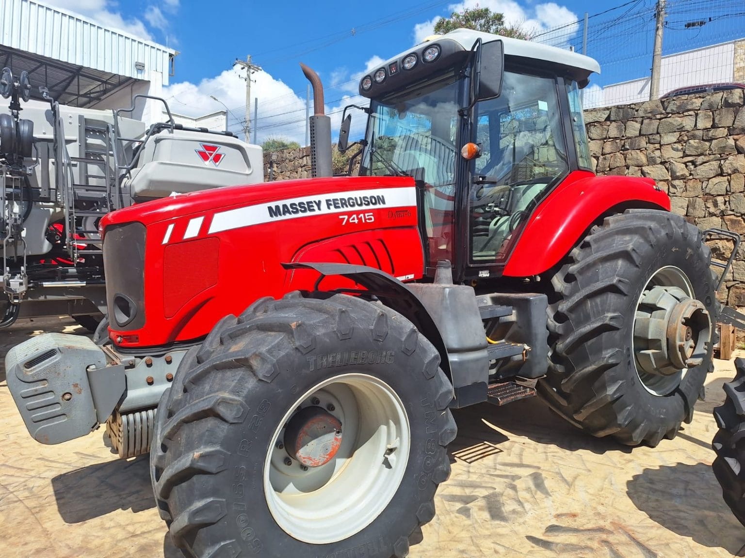 Tratores Agrícolas Massey Ferguson MF 7415 2014