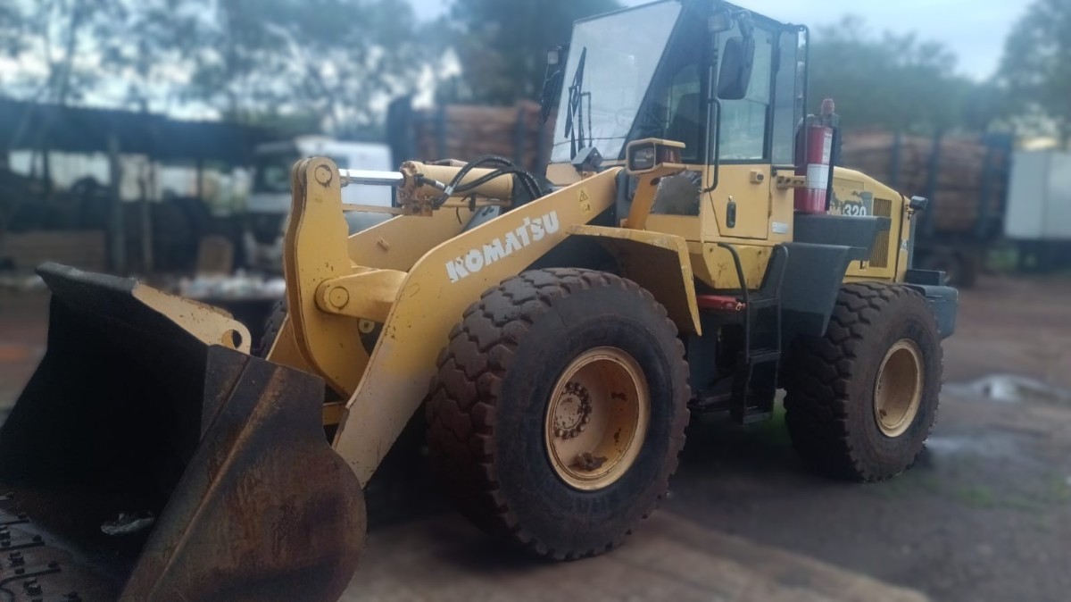 Pá Carregadeira Komatsu WA320 2013