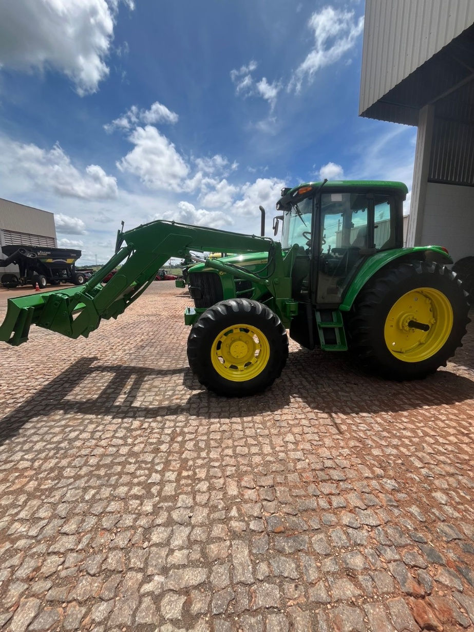 Tratores Agrícolas John Deere 6125J 2011