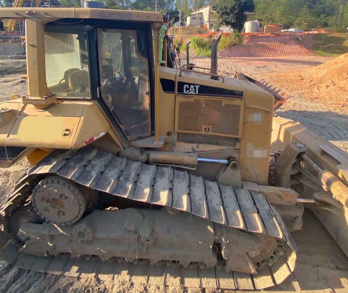 Trator de esteira Caterpillar D6N 2005