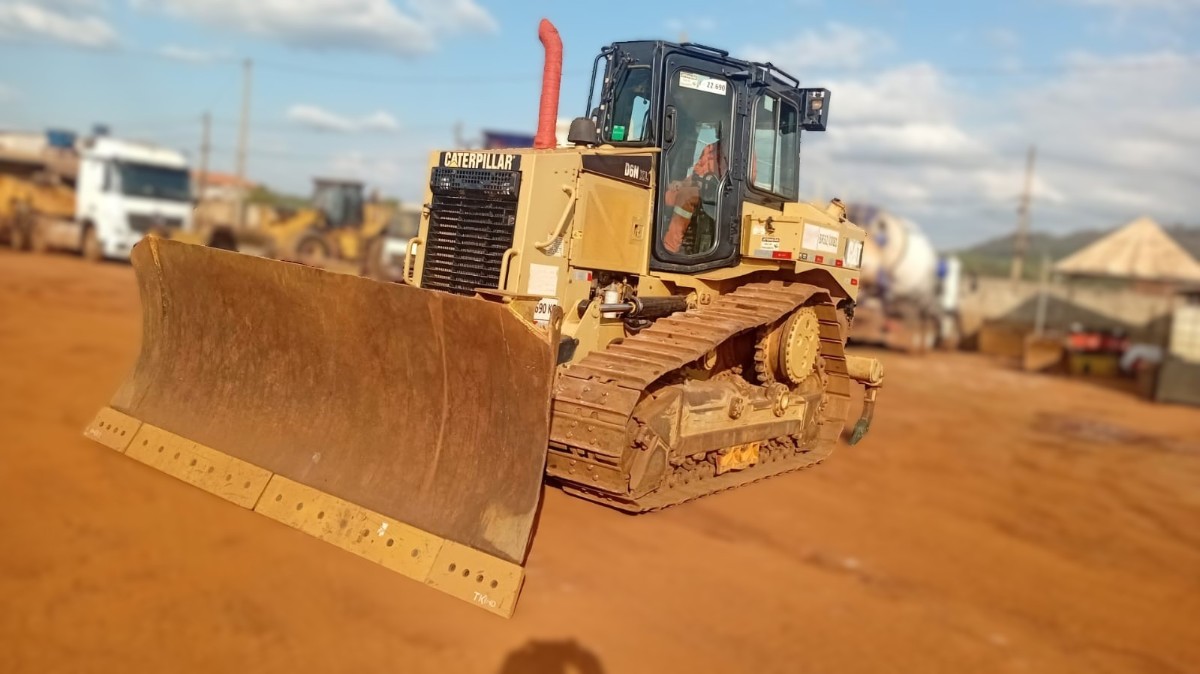 Trator de esteira Caterpillar D6NXL 2017