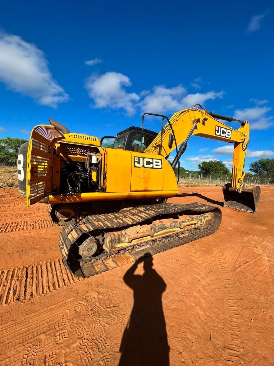 Escavadeira JCB JS220 LC 2021