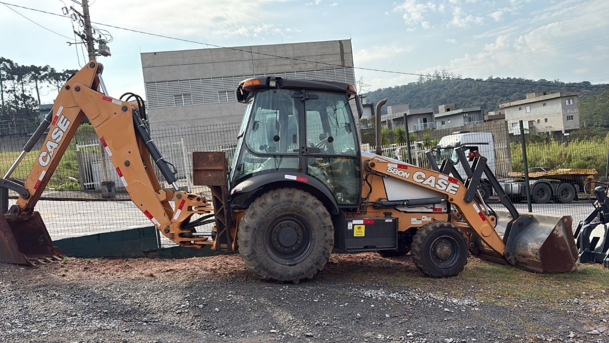 Retroescavadeira Case 580N 2020