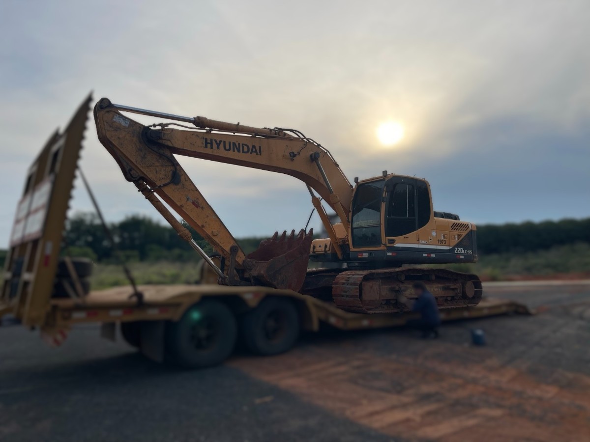 Escavadeira Hyundai R220LC-9S 2014