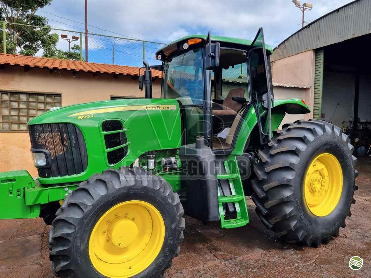 Trator agrícola John Deere 6190J 2017