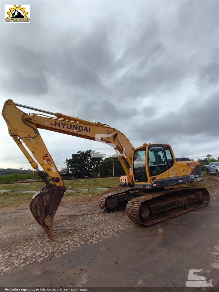 Escavadeira Hyundai R220LC-9S 2015