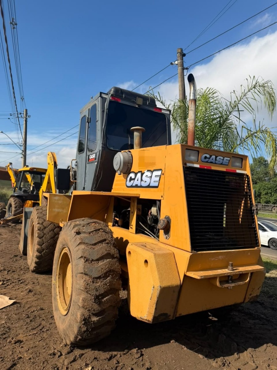Pá Carregadeira Case W20E 2004