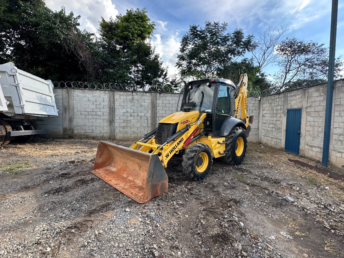 Retroescavadeira New Holland B110B 4X4 2021