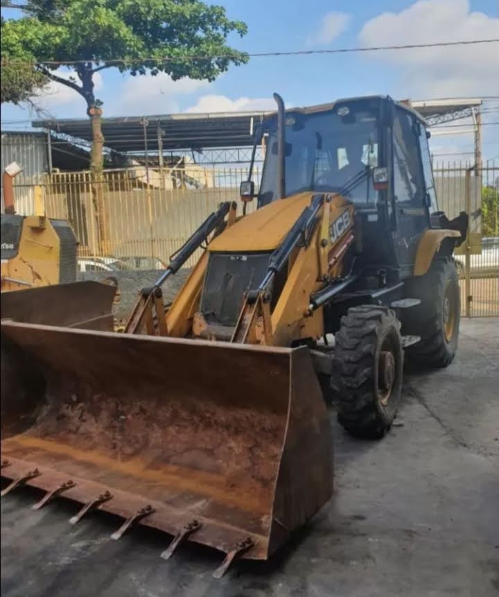 Retroescavadeira JCB 3CX 2016