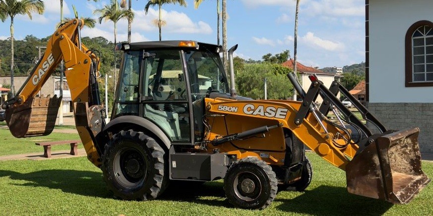 Retroescavadeira Case 580N 2022