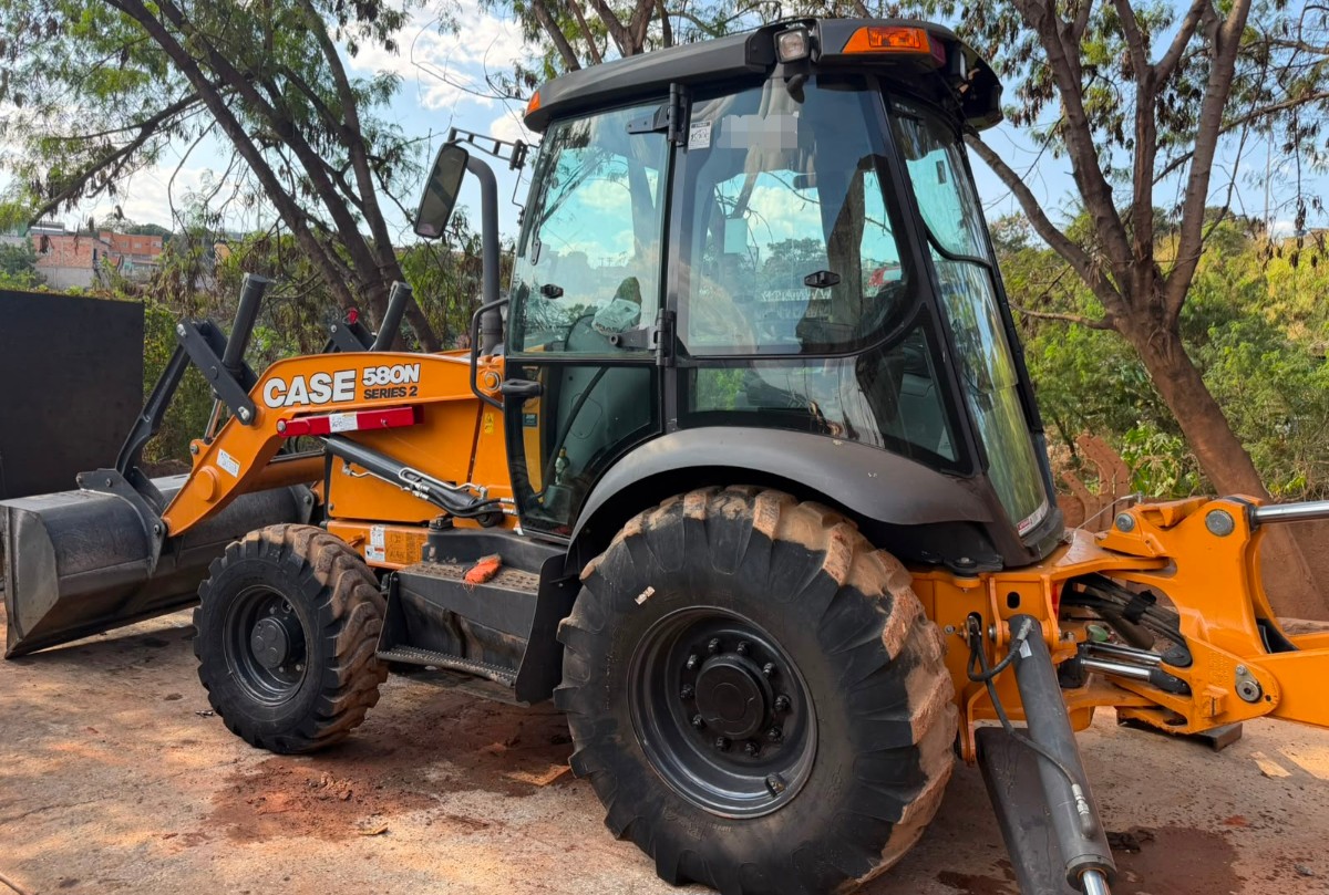 Retroescavadeira Case 580N 2026