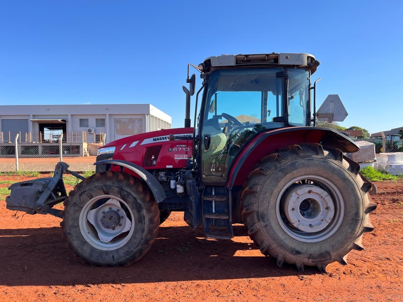 Tratores Agrícolas Massey Ferguson MF 6713 2018